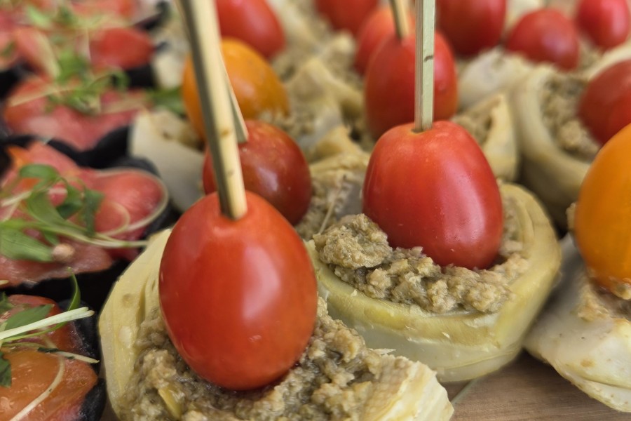 fond-artichaud-marine-tapenade-olive-verte-au-citron-confit-et-tomate-cerise