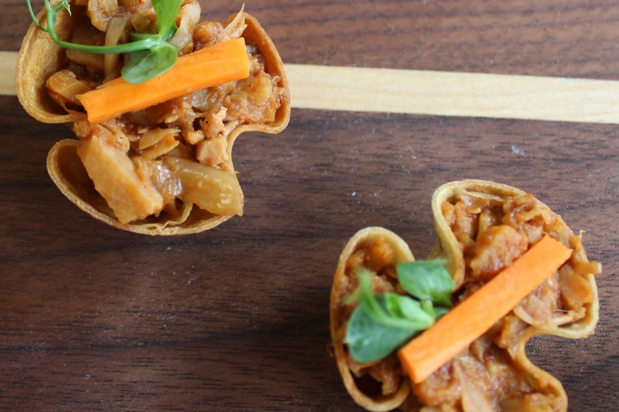 bouchee-de-tortilla-croustillante-jacquier-effiloche-bbq-et-legumes-croquants-marines