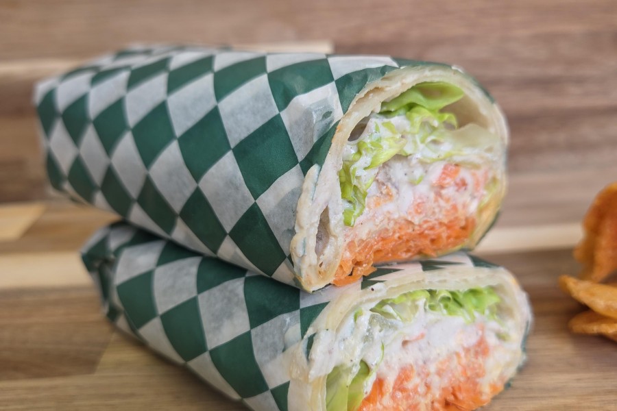 tortilla-tartinade-de-tofu-et-raisons-secs-carotte-rapee-et-mayo-au-garam-masala-et-miel-de-nos-ruches