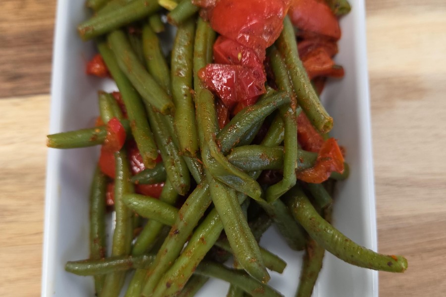 salade-haricot-vert-persil-frais-et-vinaigrette-au-poivron-grille